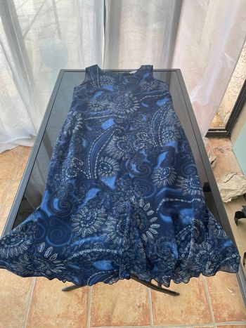 Jolie robe de la marque, tel mail en taille 46