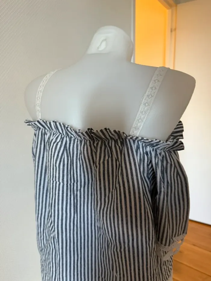 T- shirt épaule dénudé en très bon état bleu taille M - photo numéro 3
