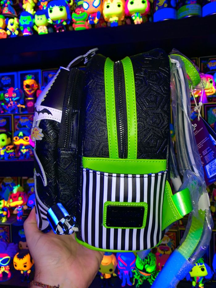 Loungefly Beetlejuice Carousel Light Up - photo numéro 4