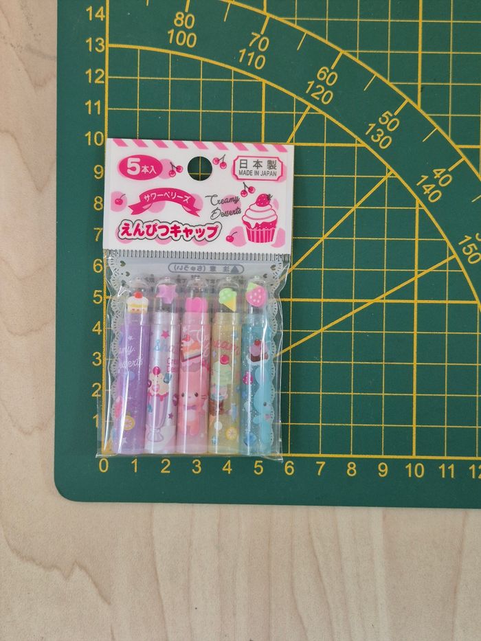 Pencil cap (bouchons pour crayons à papier) kawaii avec mini gommes. - photo numéro 3
