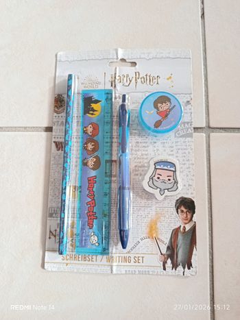 A saisir, NEUF , set d'écriture " Harry Potter" ! 