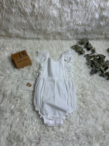 Barboteuse blanche Konges Slojd taille 9 mois