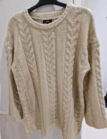 Pull doré C & A, taille grand