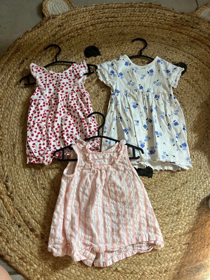 Lot de trois vêtements bébé fille
