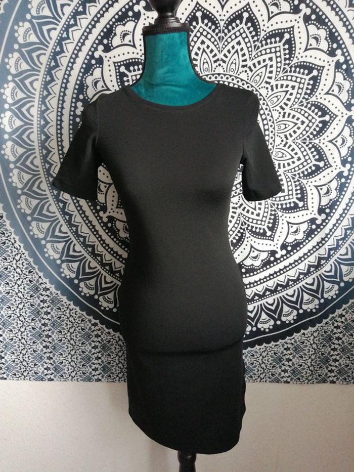 Robe noire moulante manches courtes fente sur le côté / Clp/ (XS) - photo numéro 3