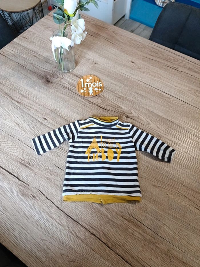 Sous pull Kiabi 1 mois