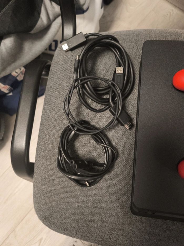 Ps4 slim 1to + 1 manette + cables - photo numéro 3