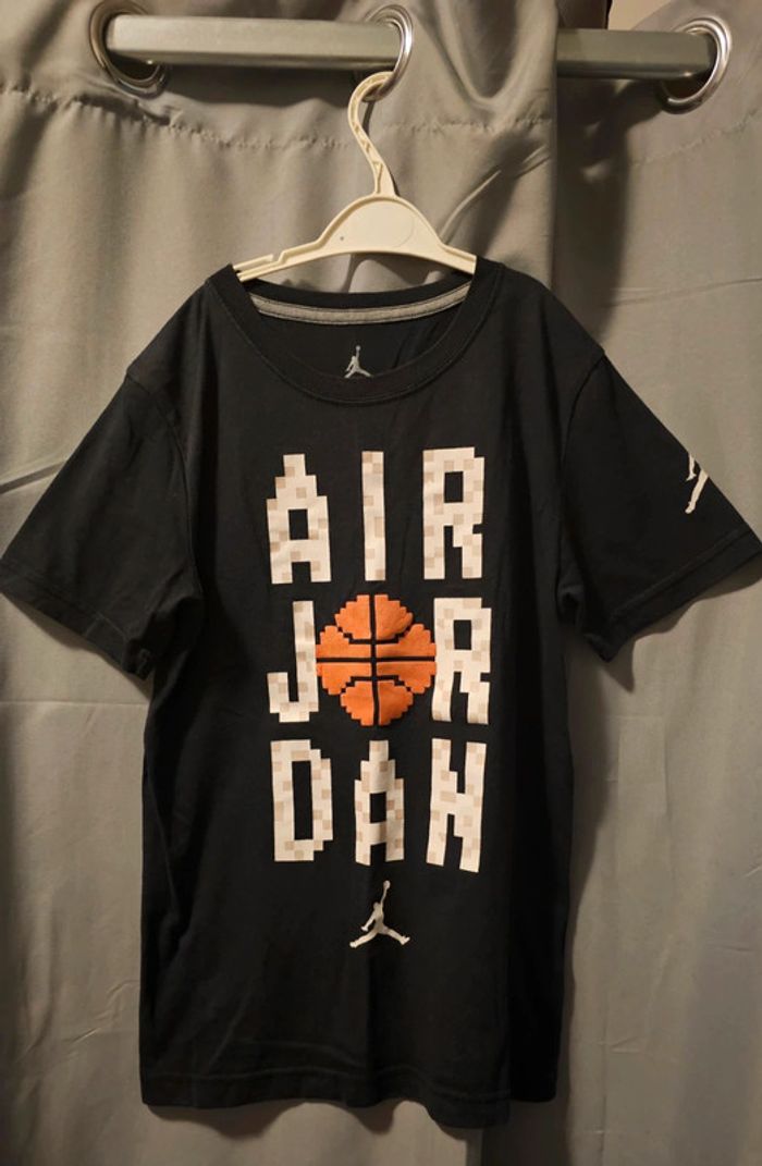 Tee-shirt air Jordan taille M 11 ans