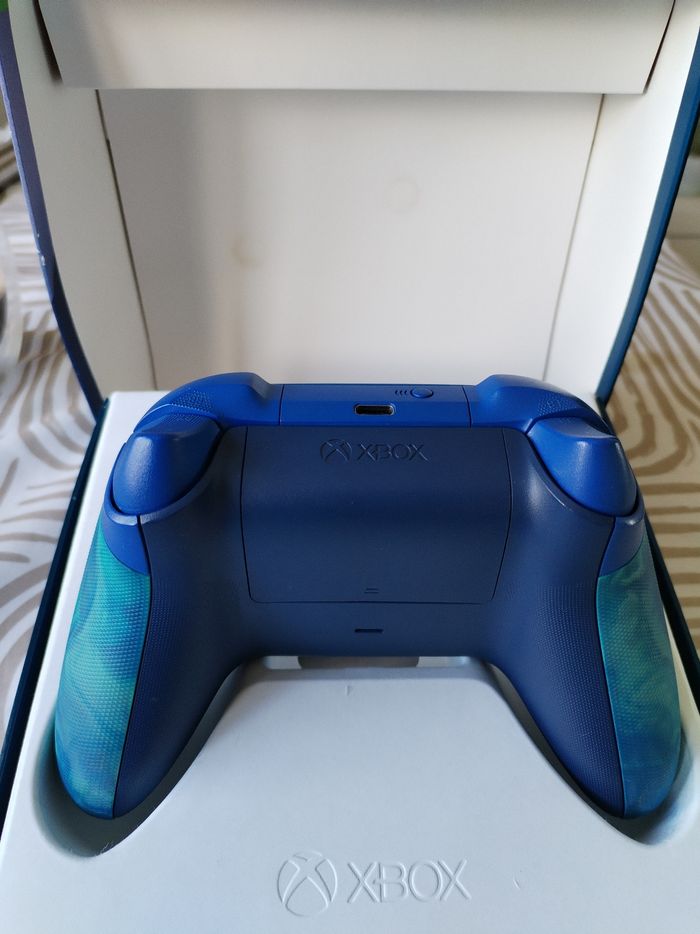 Manette Xbox Aqua Shift - photo numéro 4