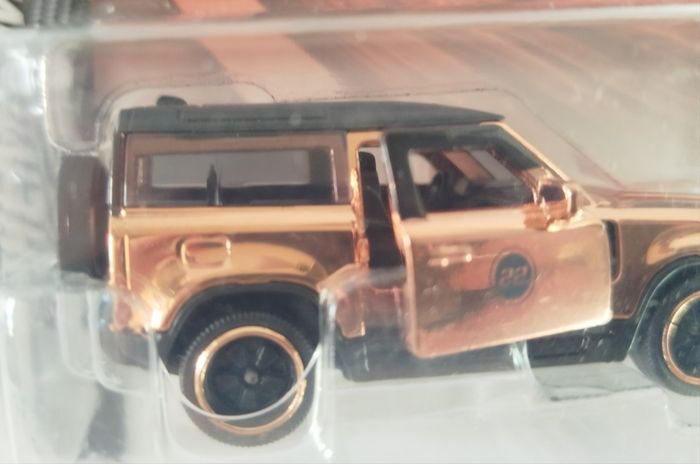 Majorette Land Rover Defender 90 Rose Gold Édition 2022 Série Prémium cars - photo numéro 7