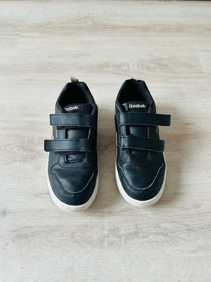 Baskets Reebok noir et or pointure 34 - photo numéro 2
