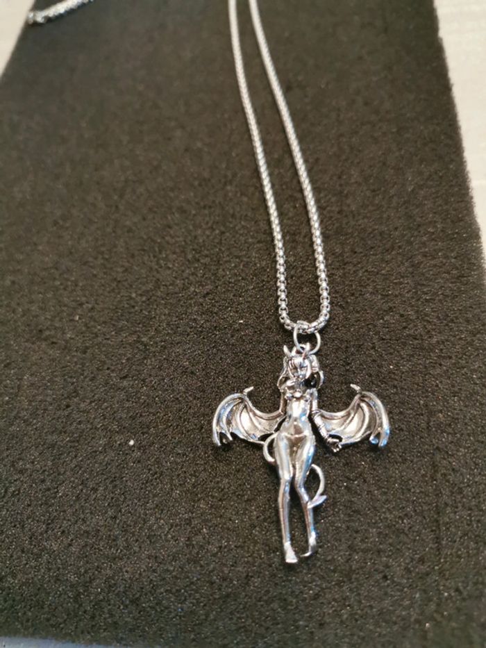 Collier et pendentif ange 3D style manga