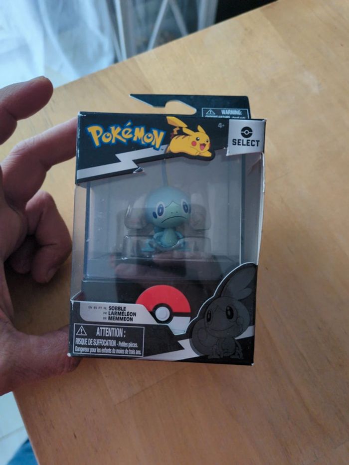 Figurine pokémon larmeleon