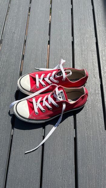 Baskets basses Converse rouge taille 34