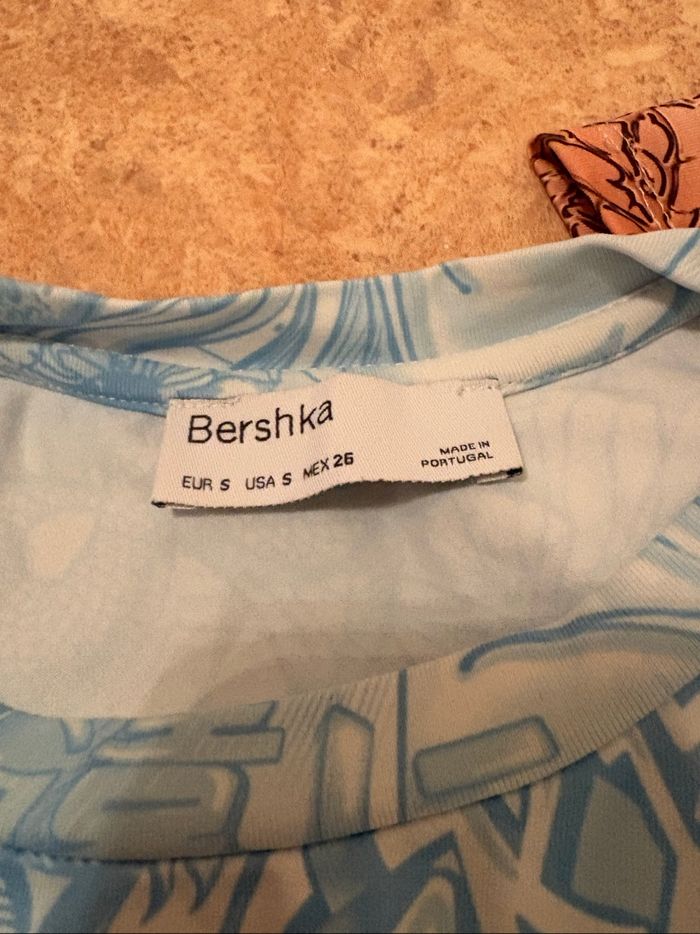 Lot 2 t shirt bershka S - photo numéro 3