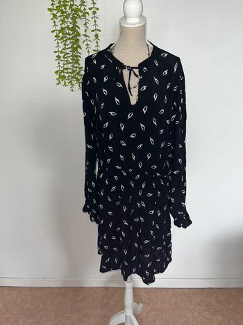 Très belle robe à longue manche femme