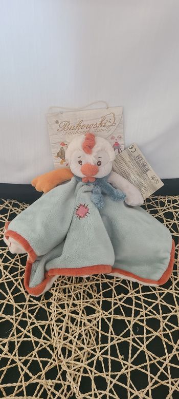 Doudou plat Oiseau Poule vert orange blanc coloré BUKOWSKI