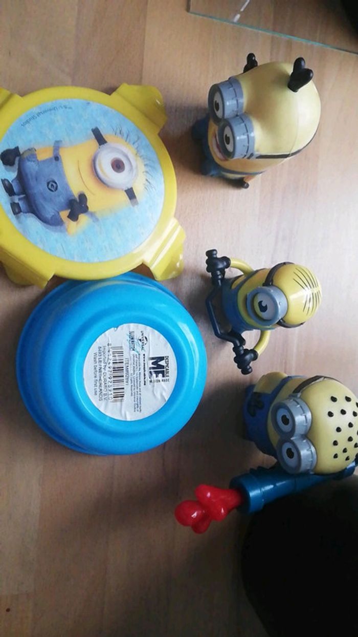 Boîte goûter et figurine minions - photo numéro 3