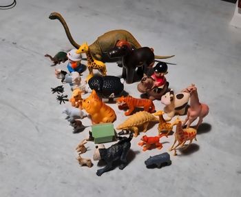 Lot de figurines animaux