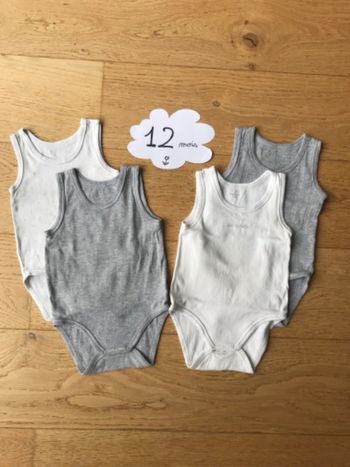 Lot 4 bodies sans manche tex 12 mois