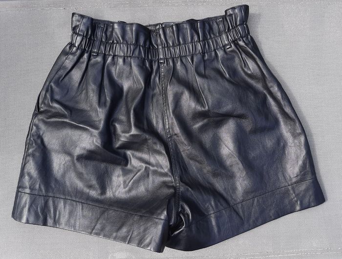 Short taille haute en similicuir noir - photo numéro 3