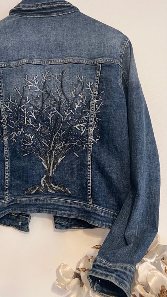 Superbe veste en jean dessin en sequins au dos 🤍🤍 - photo numéro 2
