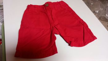 Short rouge 3/4 ans