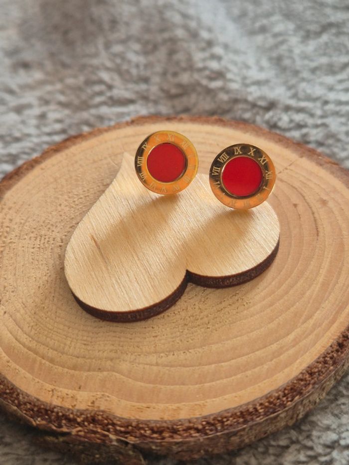Jolie puce d'oreilles rouge - photo numéro 3