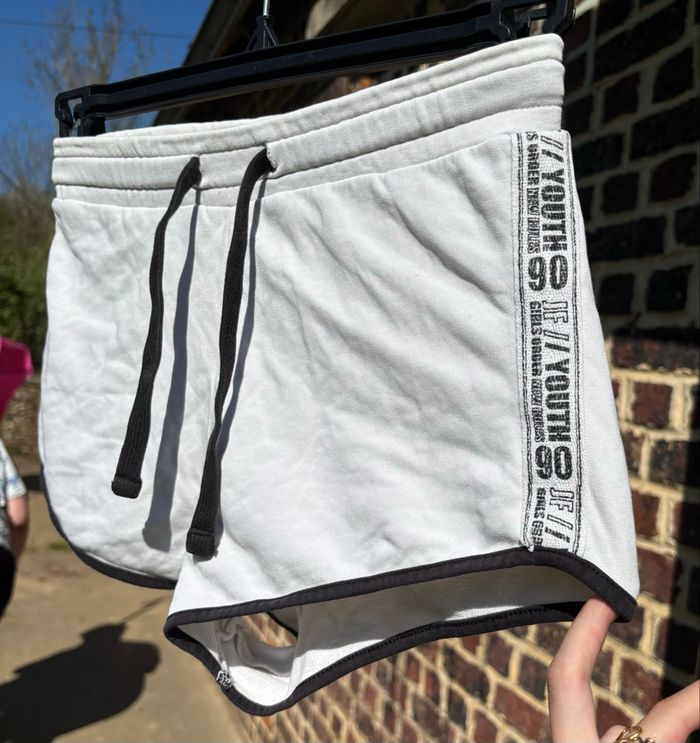 🤍 Short blanc style sport – Taille XS (34) - photo numéro 2