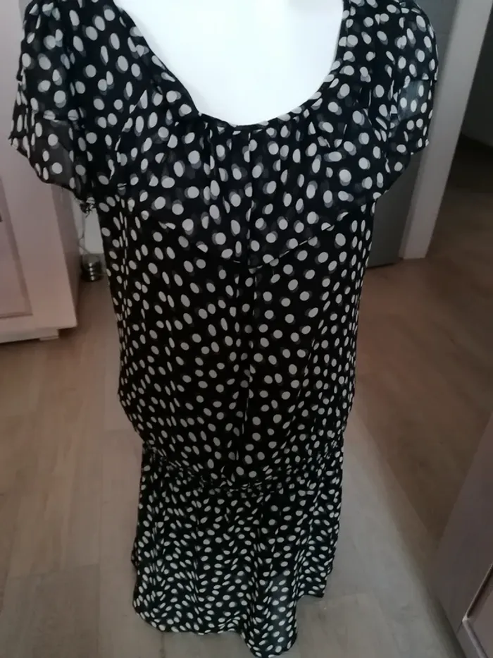 robe taille 42 Via noire à pois comme neuve - photo numéro 2