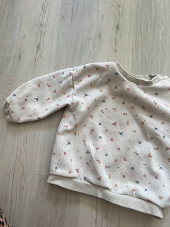 Pull motif fleurs