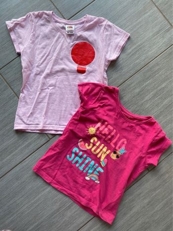 2 T-shirts manches courtes 6 ans