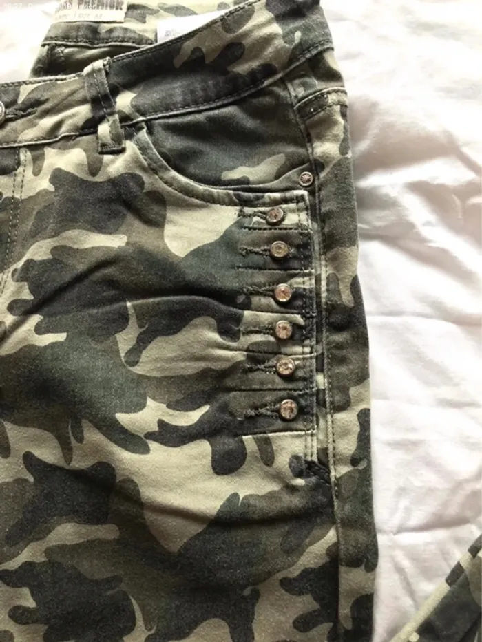 Jean camouflage kaki militaire Monday Premium taille 34 - photo numéro 3