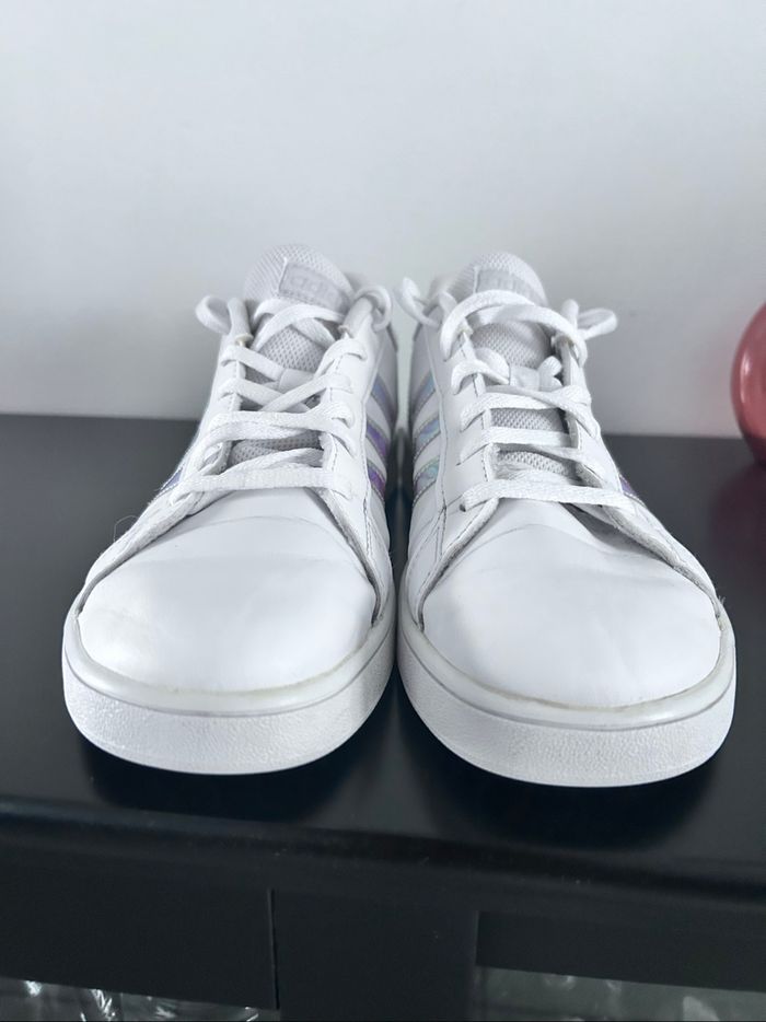 Adidas sneakers blanches – Pointure 38 2/3 – Très bon état – Détails irisés - photo numéro 4