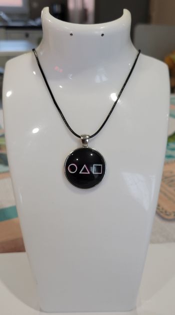 COLLIER CORDELETTE CABOCHON SQUID GAME ! NEUF !