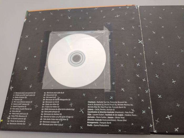 Livre CD A pas de velours - Didier Jeunesse - photo numéro 2