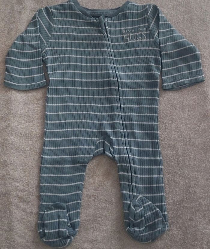Lot de 5 Pyjamas bébé en 1 mois, de la marque kiabi - photo numéro 4