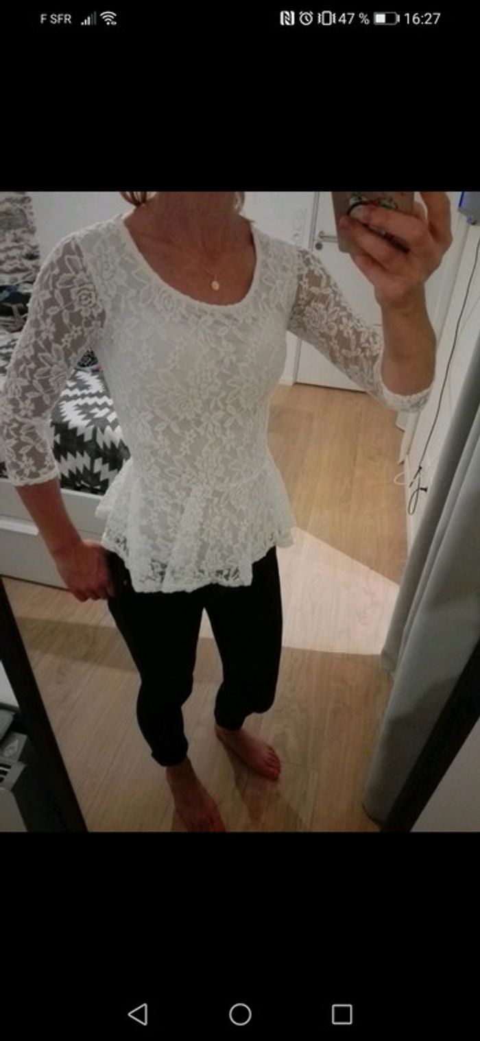 Joli top dentelle manches 3/4 T. XS - photo numéro 2
