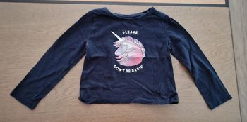 Tee shirt bleu marine licorne 3 ans en bon etat