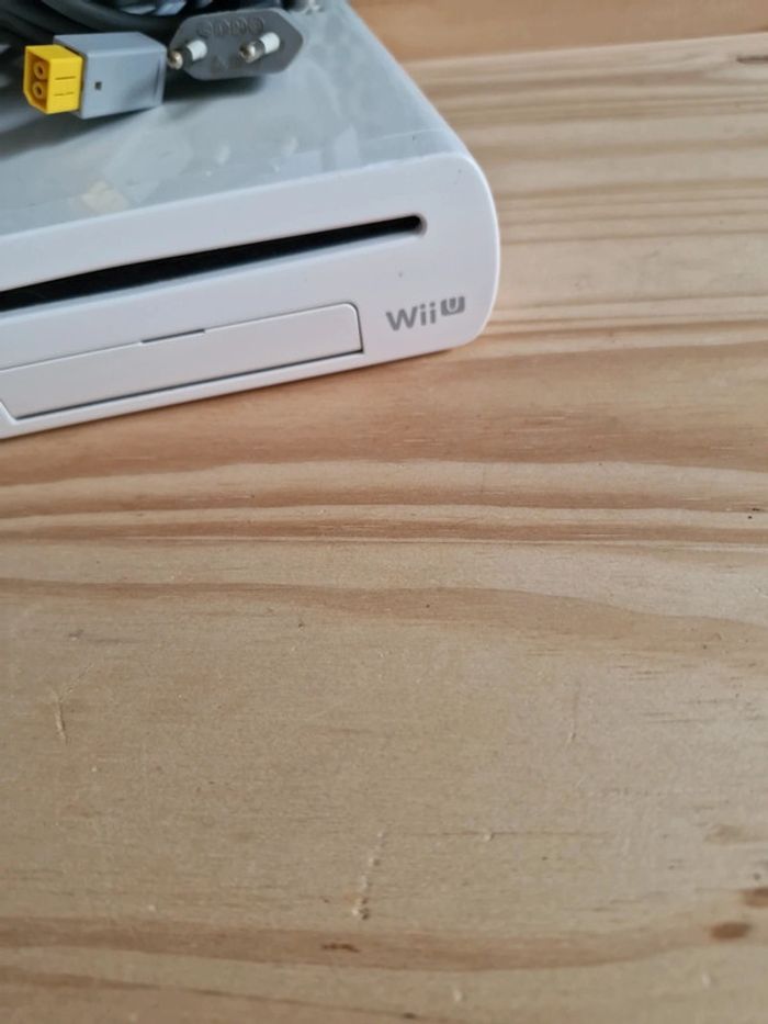 Wii u blanche avec chargeur - photo numéro 2