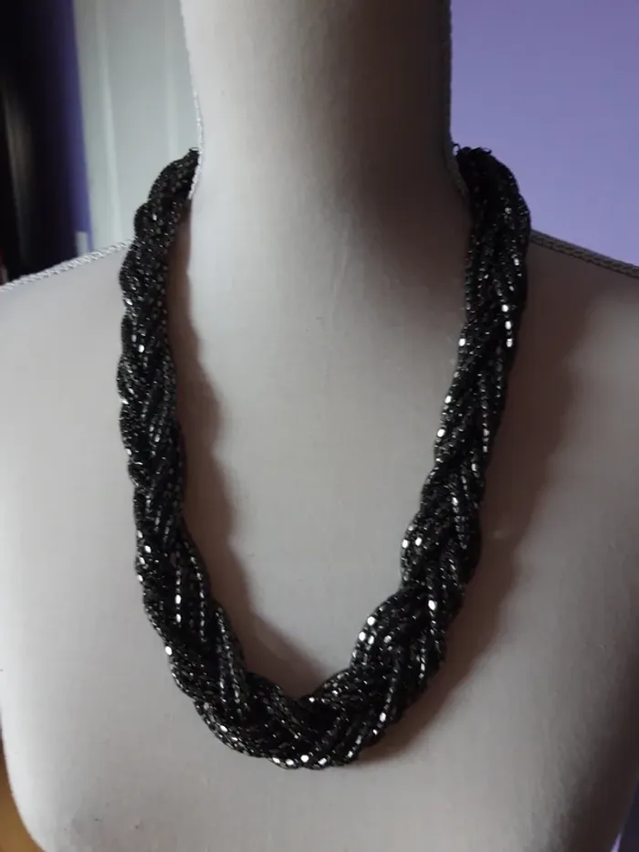 Joli collier torsadé