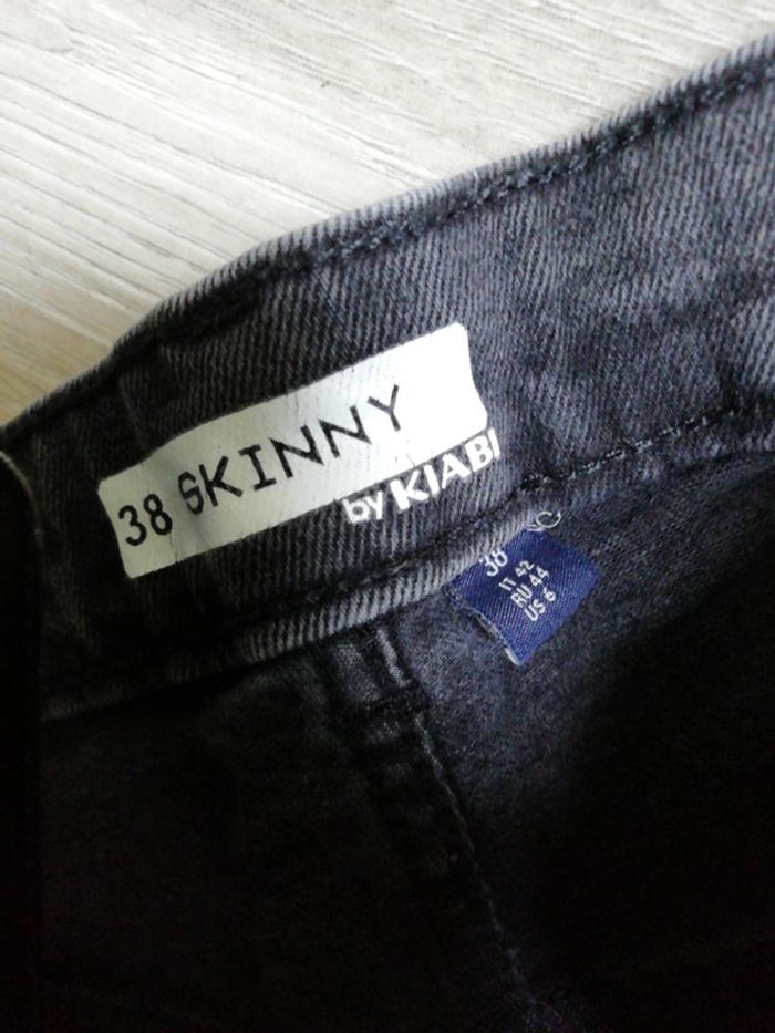 Jean gris skinny Kiabi 38 - photo numéro 2