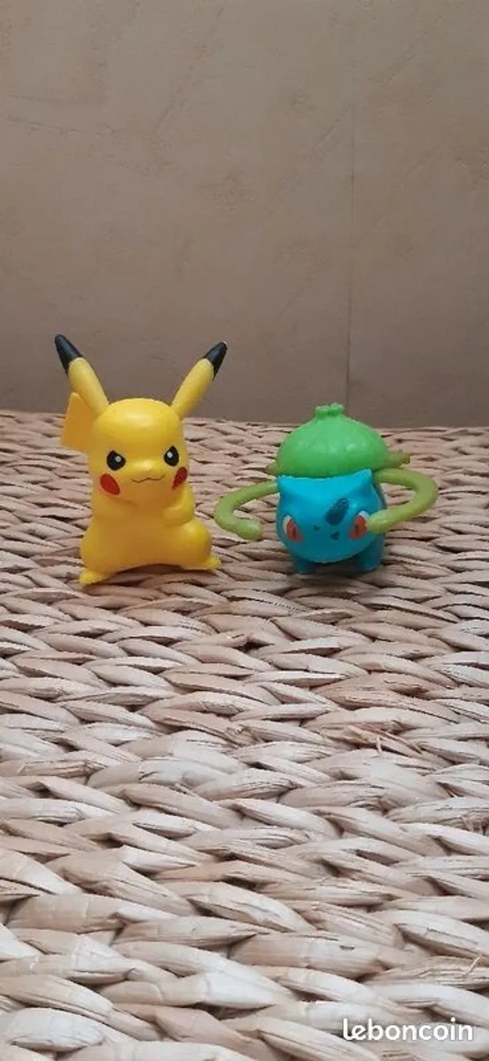 Lot de 2 figurines en plastique en très bon état - photo numéro 2