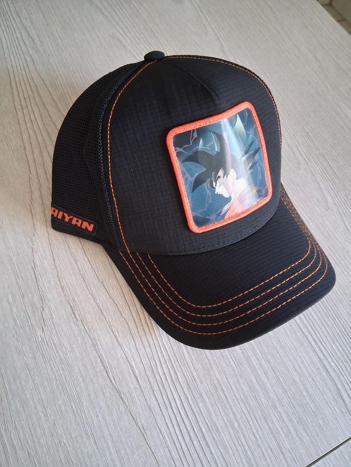 Capslab Casquette dragon ball z  authentique hologramme 3D - photo numéro 4