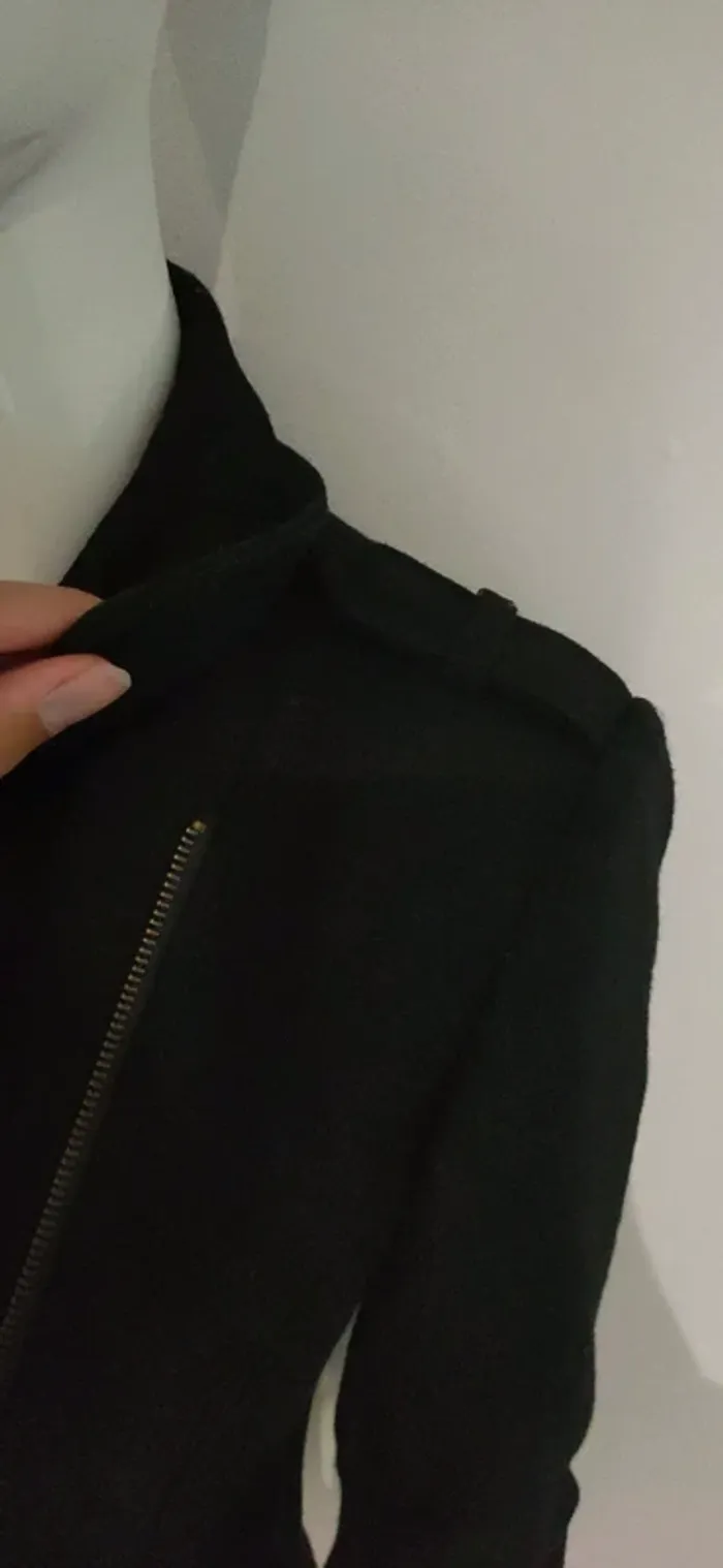 Jolie veste noire en parfait état - photo numéro 6