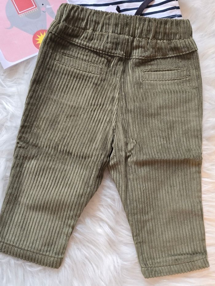 Neufs (non portés)💙🤩😍 superbe ensemble teeshirt ml et pantalon velours 9 mois garçon 💙😍🤩 - photo numéro 4