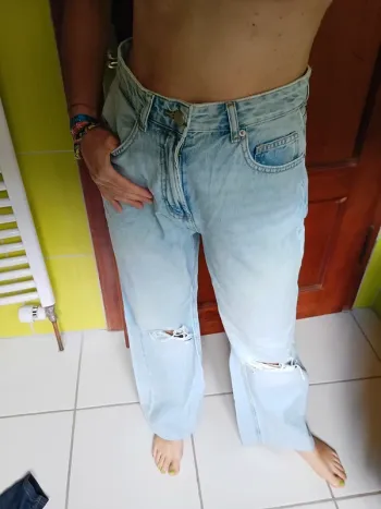 Jeans femme bleu clair large avec trous FB Sister