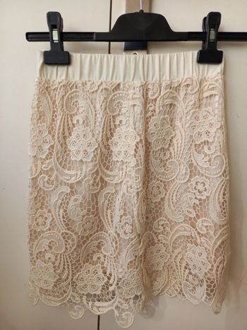 Très belle jupe en dentelle