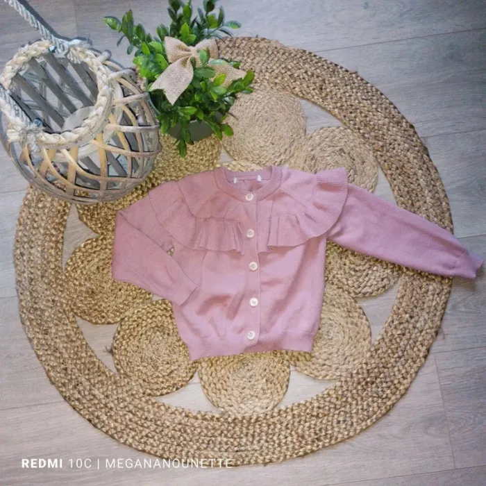 🌸👧 Gilet cardigan à volants – Rose poudré – 4 ans / 104 cm – Collection 2025