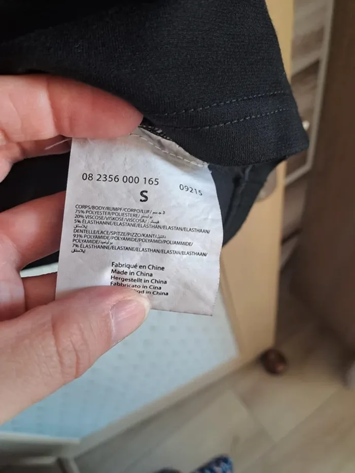 Robe noire de maternité molletonnée légèrement avec dentelle et lien portée 1 fois pour photos S - photo numéro 6